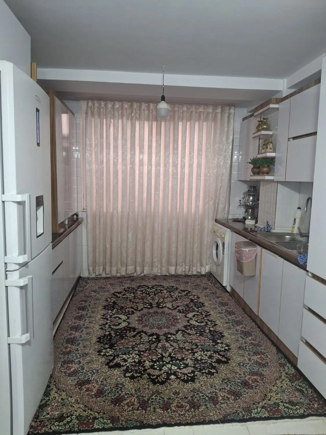 واحددرخیابان المهدی