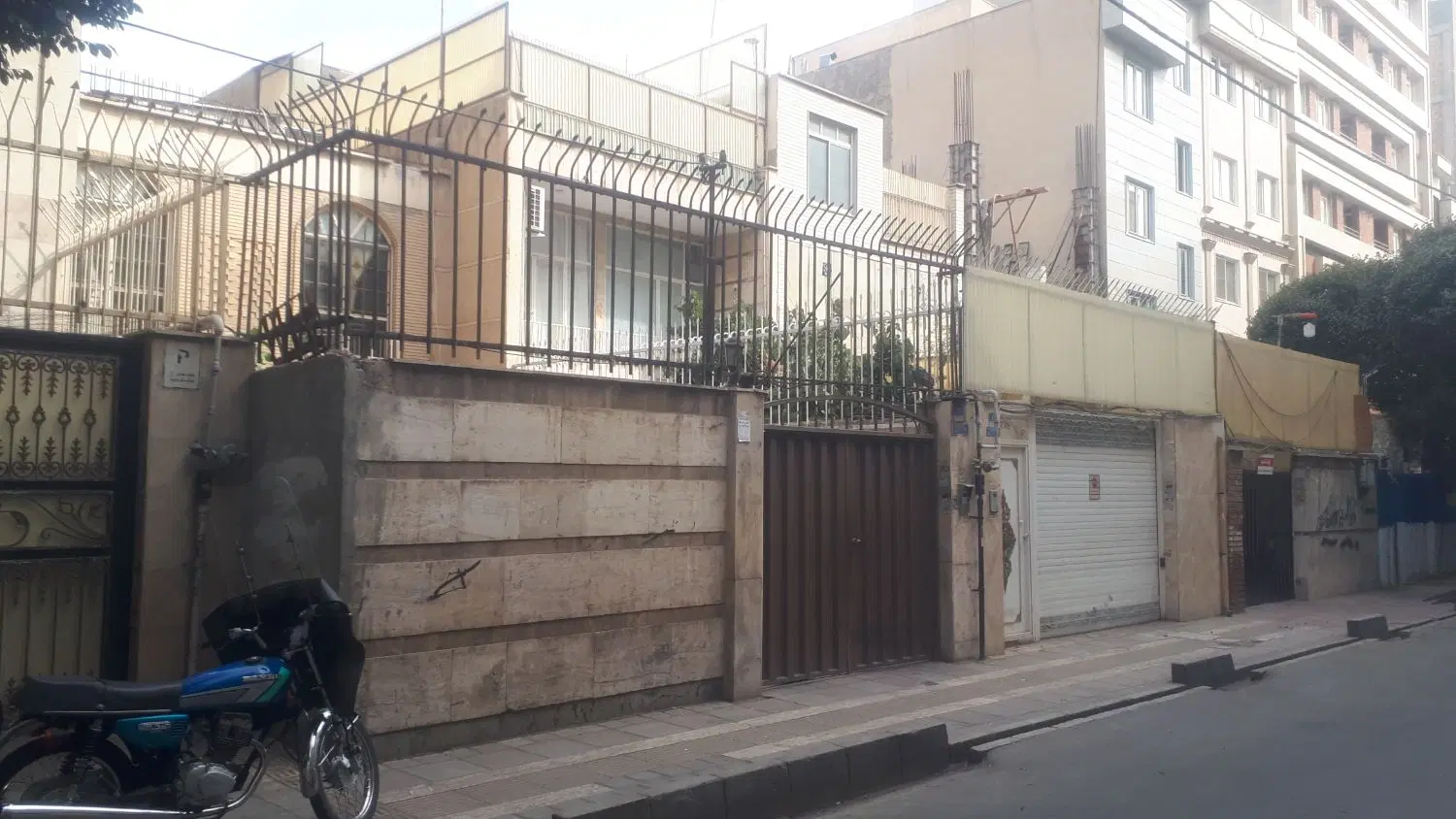 ۱۶۳ متر کلنگی خیابان طاهری
