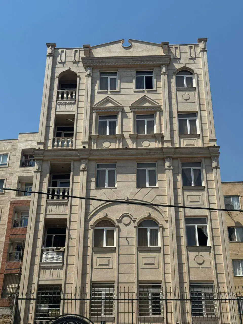 ۲۱۵متر شورا حمل و نقل میدان شهرداری نبش دوبر