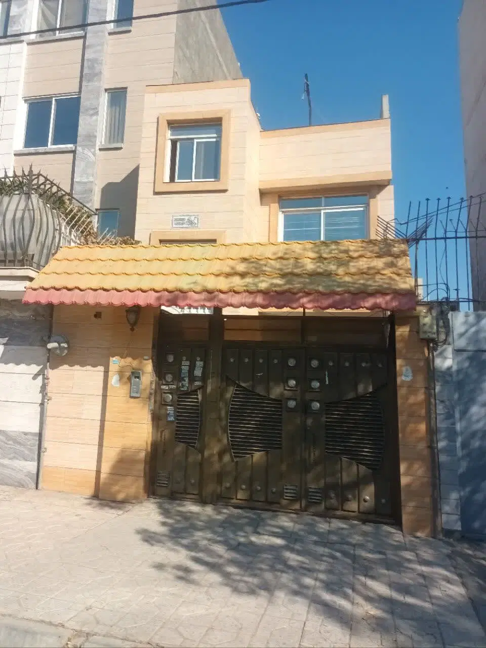 ویلایی ۱۰۰متری ۳طبقه مناسب زائر دوطبقه رهن کامل