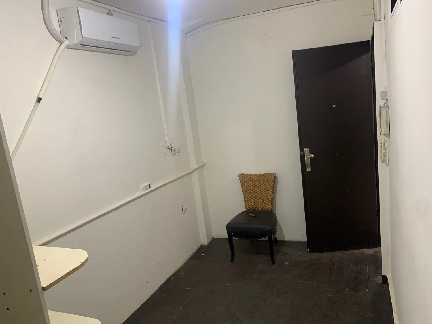 اتاق ۸ متری اداری میدان فاطمی