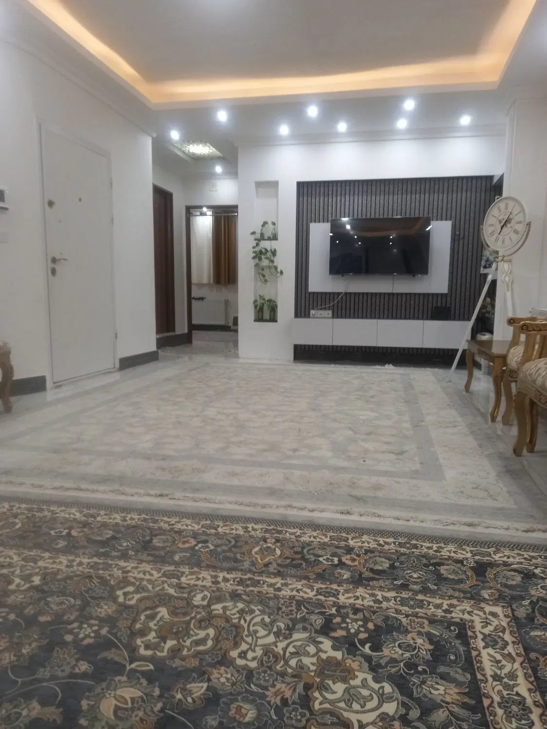 یک واحد ۱۱۰ متری نو ساز واقع در شهرک گلستان
