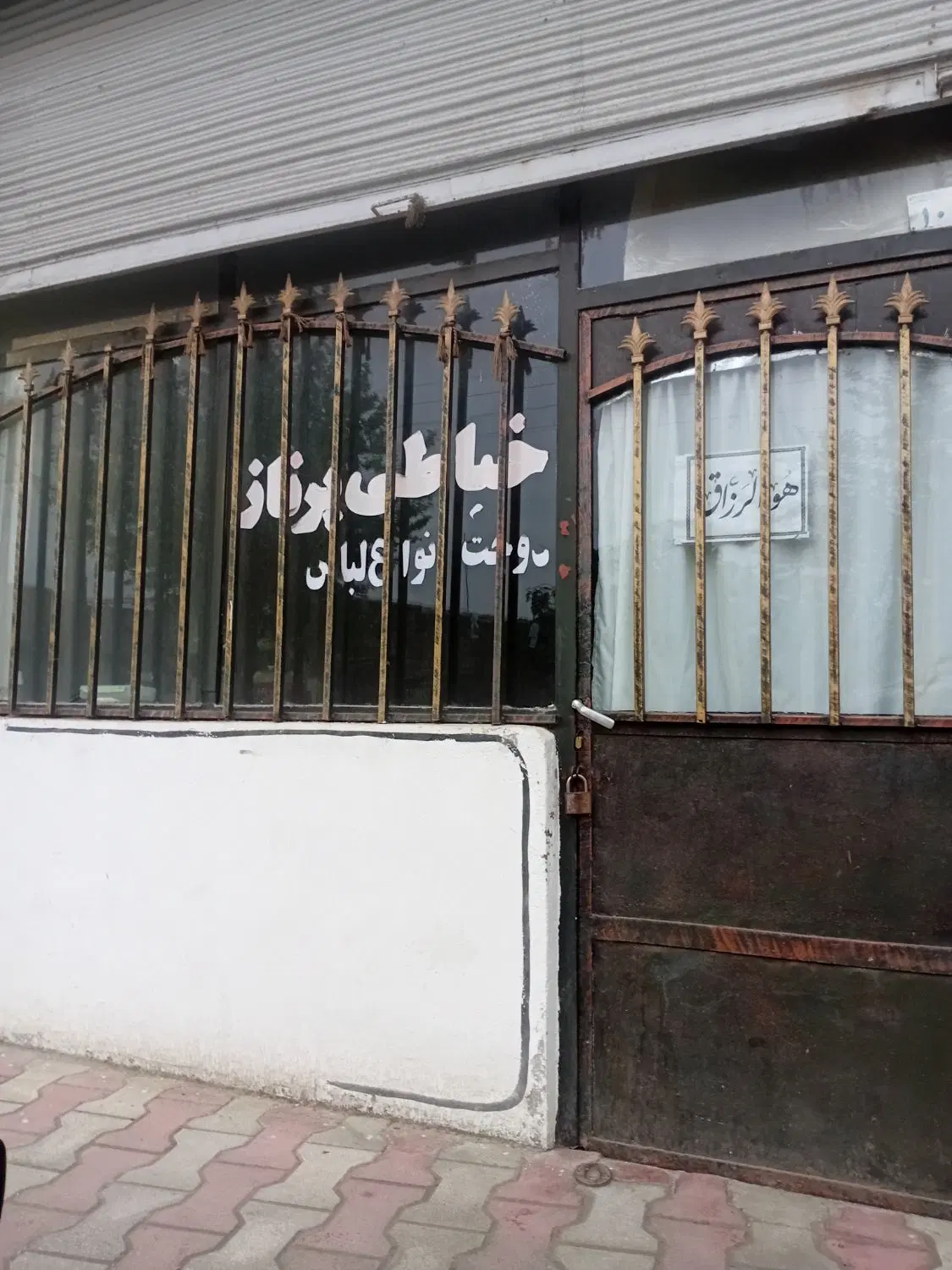 مغازه تجاری خیابان استقلال