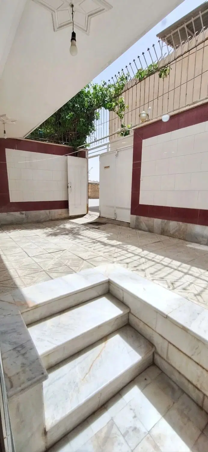 خانه دو طبقه تمیز در فردوان اصفهان