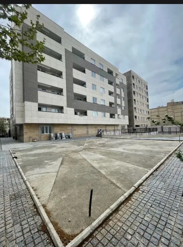 ۹۸ متر رو به نما کمالشهر بلوار شهرداری