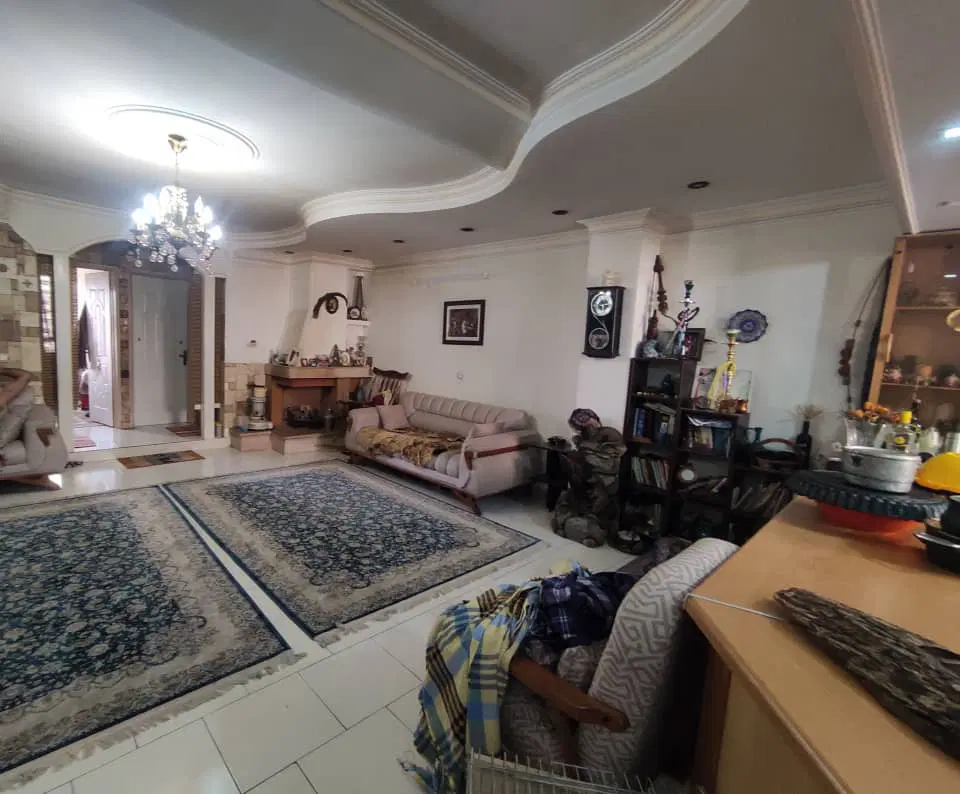 آپارتمان خوش نقشه، فروشنده واقعی