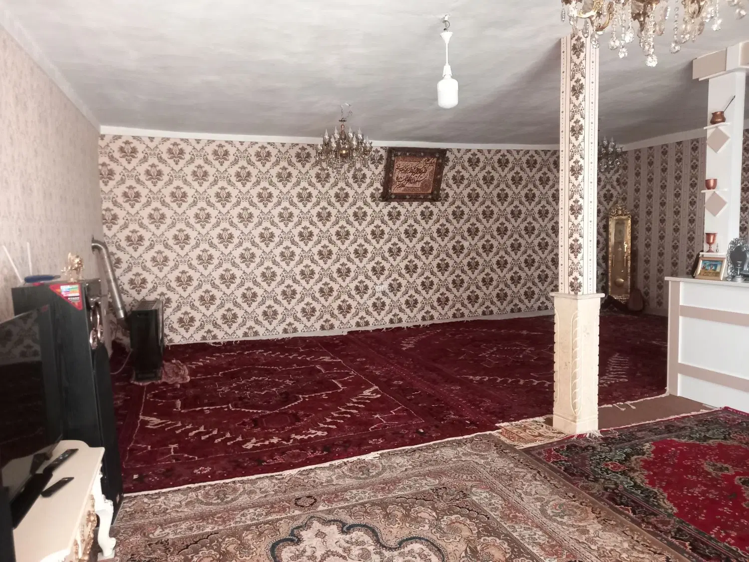 خانه و حیاط دو طبقه در انقلاب