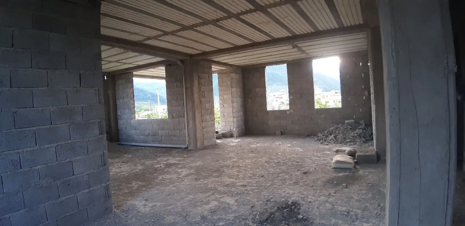 ۵۰۰متر زمین با ویلای نیمه ساز