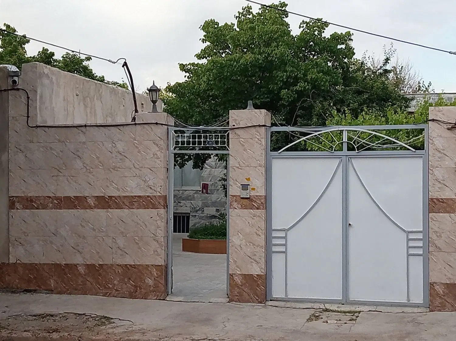یک واحد خانه قدیمی ویلایی