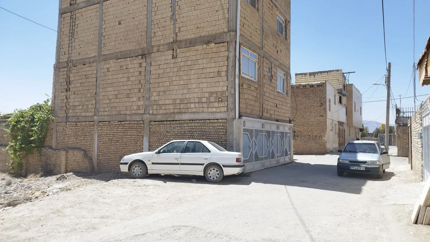 زمین مسکونی ، اشکاوند