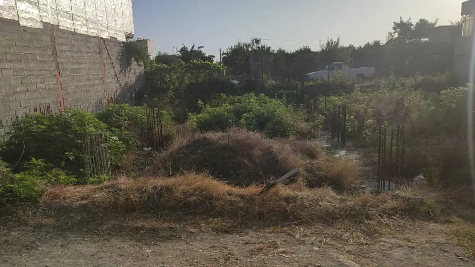۱۲۶ متر زمین با بر ۸ متر