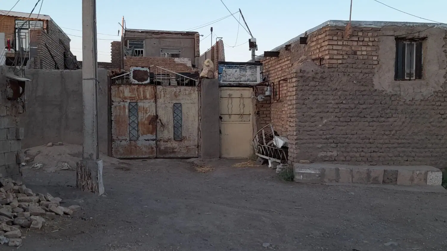 خانه وحیاط دربست دوطبقه جای خوش آب وهوا