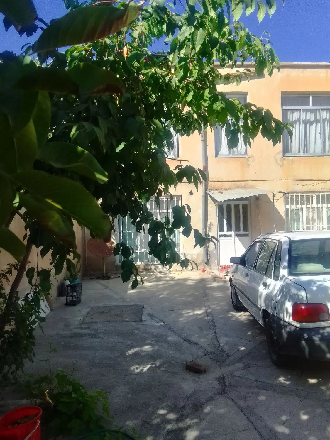 یک باب منزل