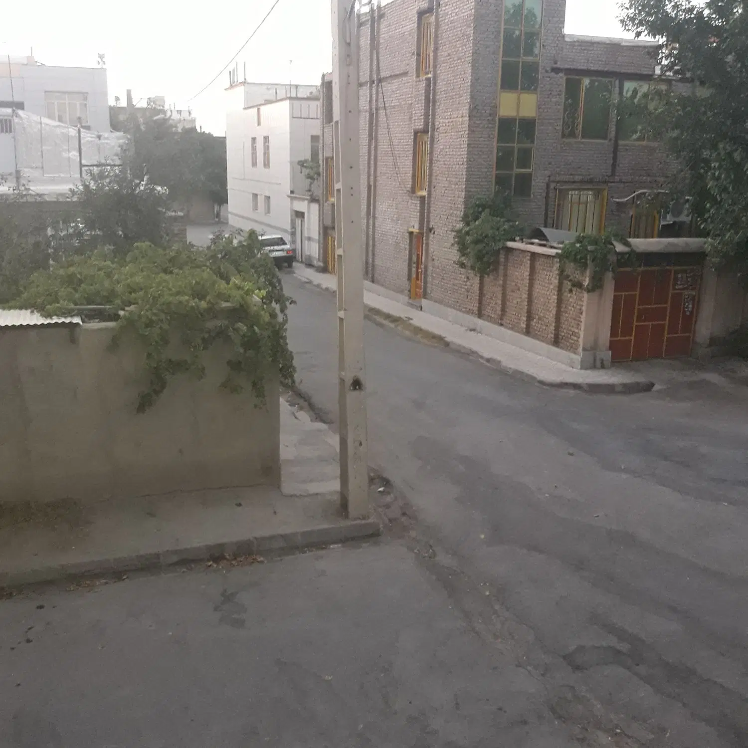 یک قطعه زمین مسکونی نقلی بر خیابان ۱۸ متری