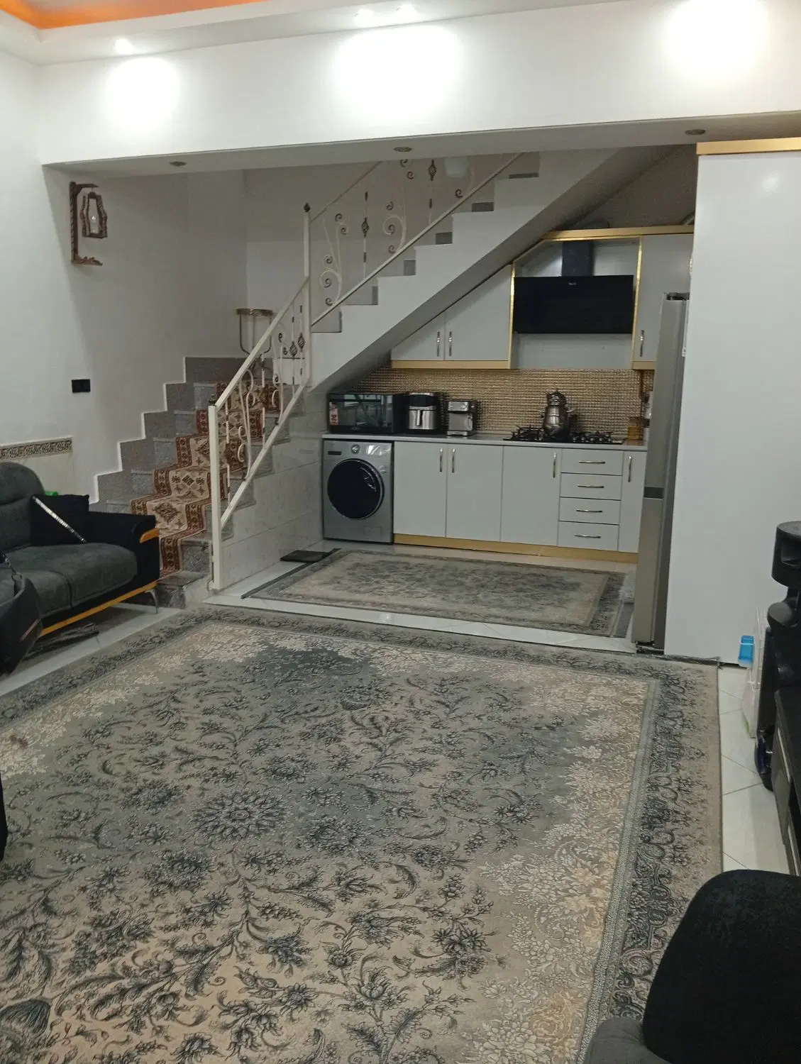 خانه ویلایی طبقه بالانزدیک متروطبرسی شمالی