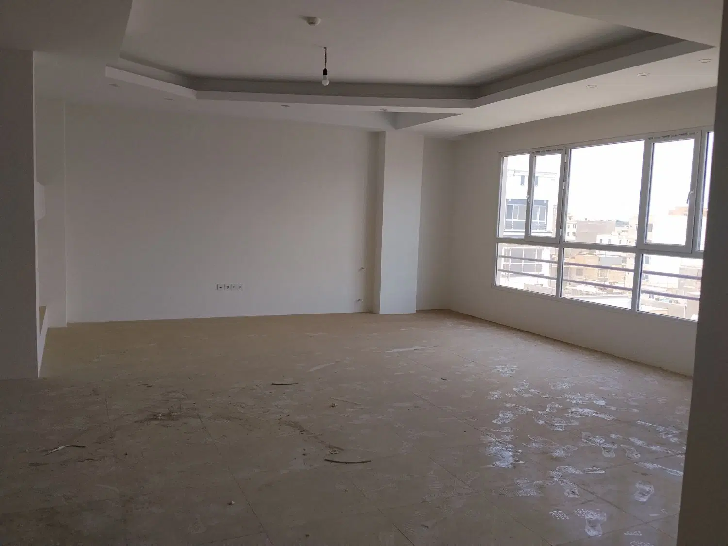 اپارتمان نوساز ۱۳۰ متری
