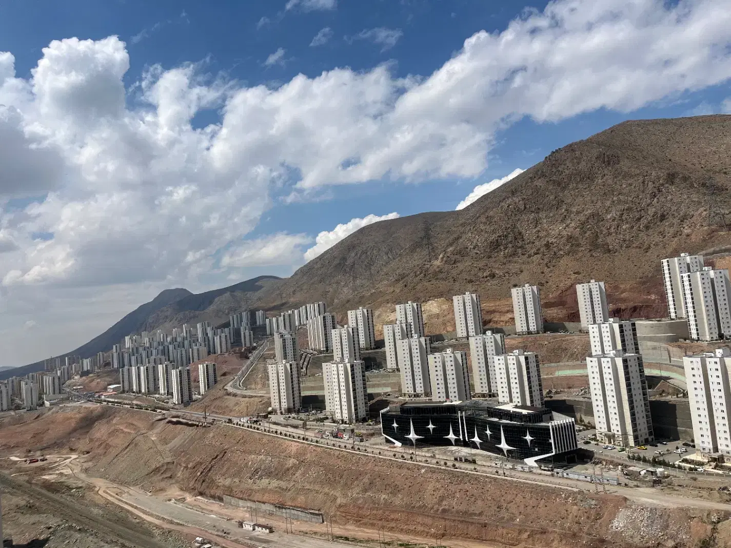 فروش آپارتمان فاز ۱۱ نوار طلایی بدون مشرف