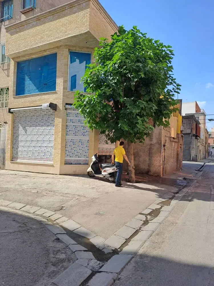 مغازه اطراف بازار