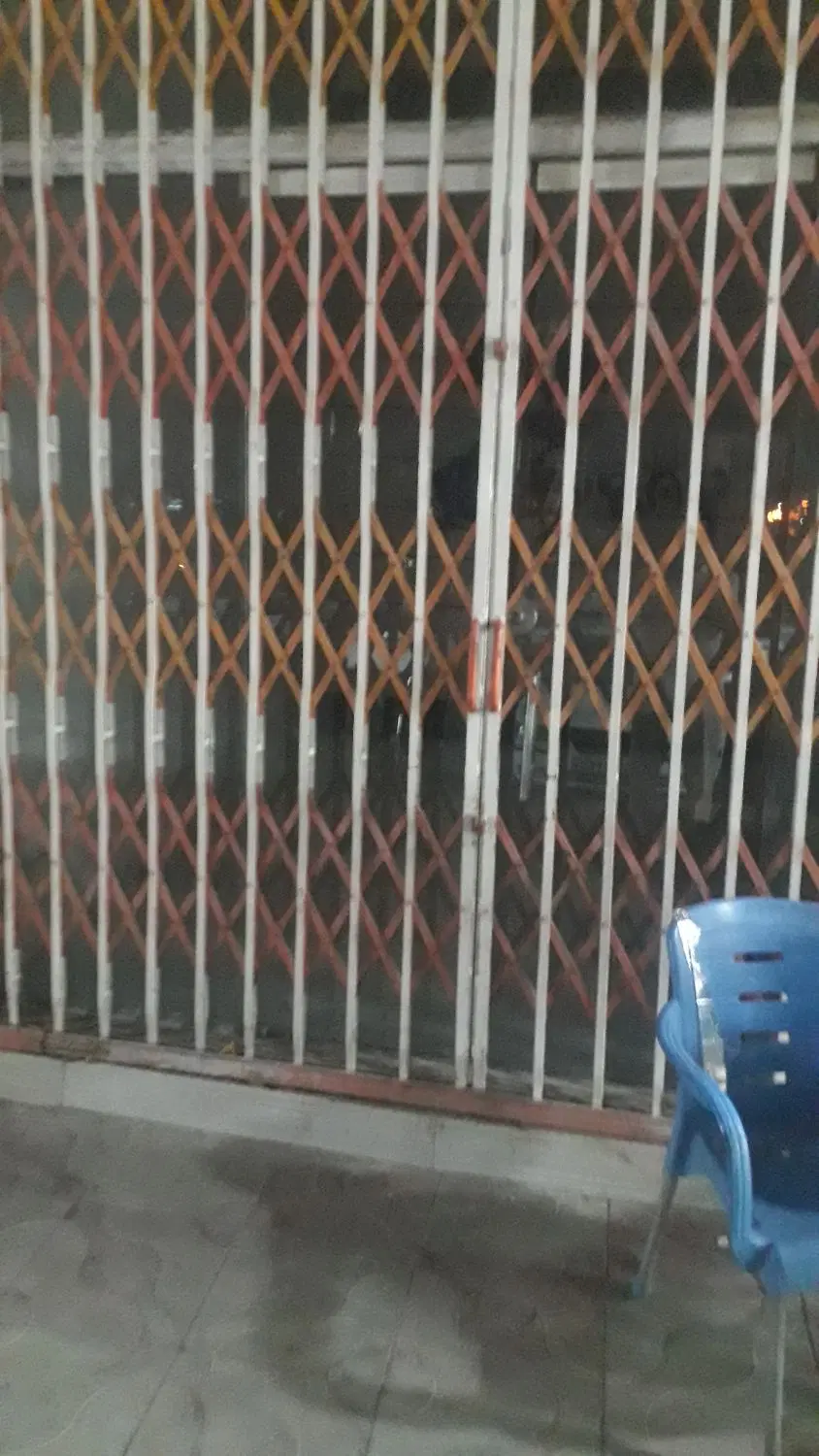 مغازه ۱۷ متری