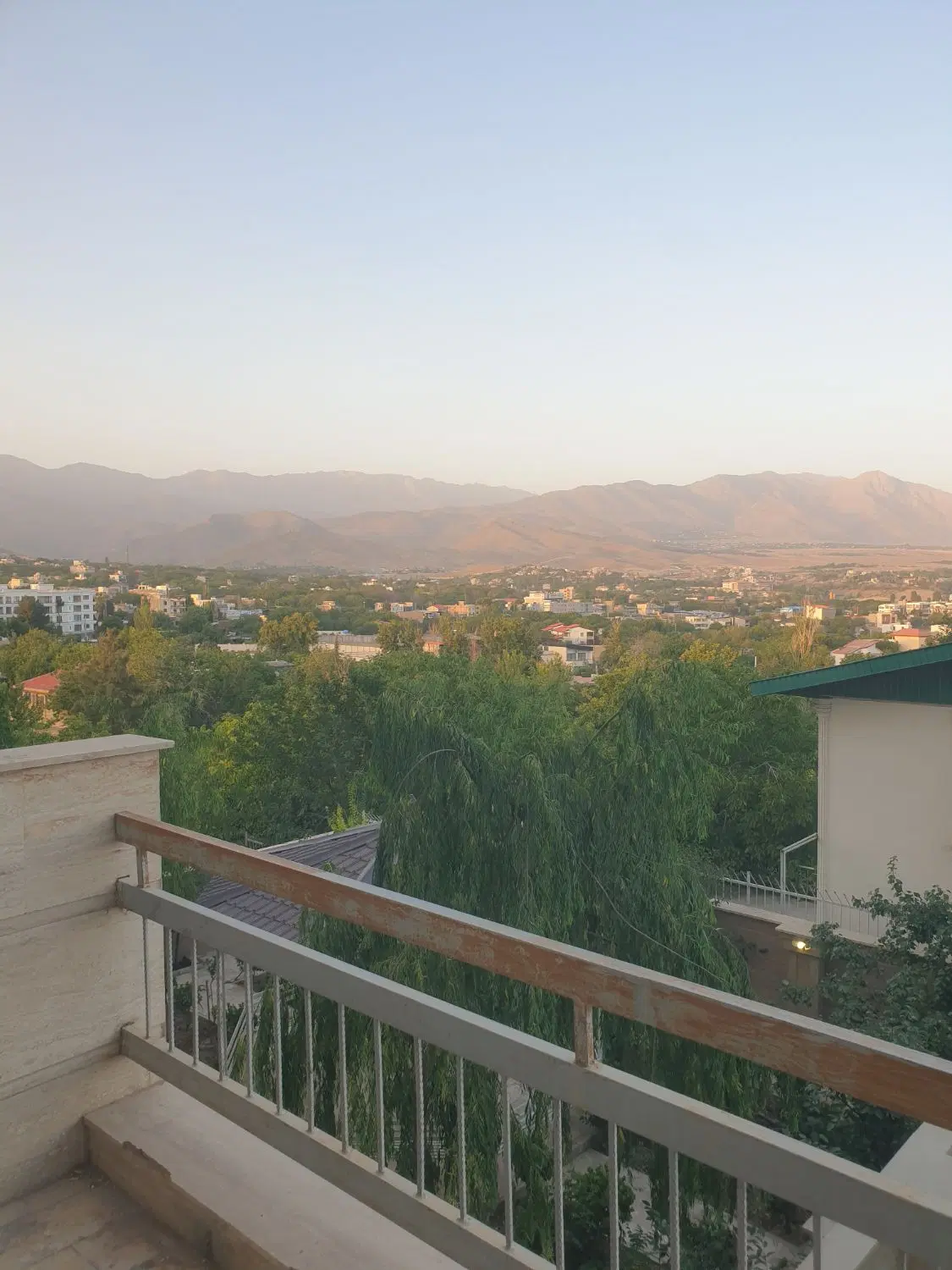 آپارتمان ۱۰۸ متری خیابان سپاه با چشم انداز