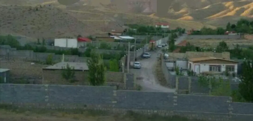 ۵۰۰متر زمین دور دیوار