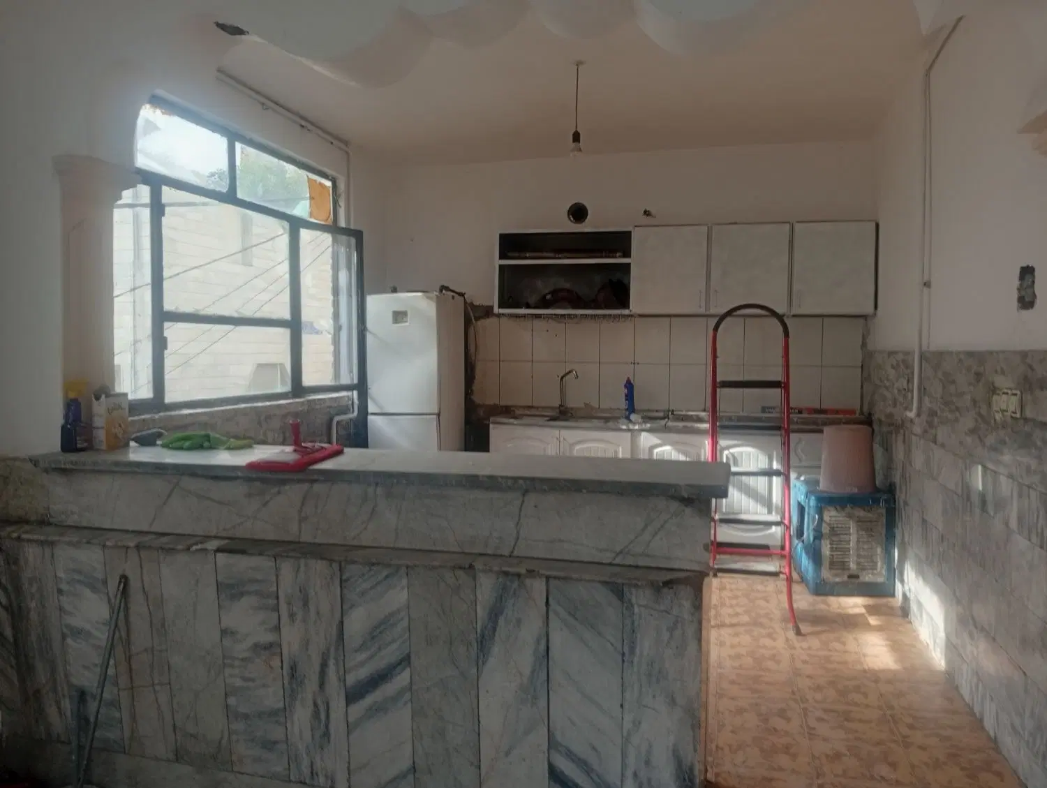 منزل دربست با پارکینگ اختصاصی وپشت بام