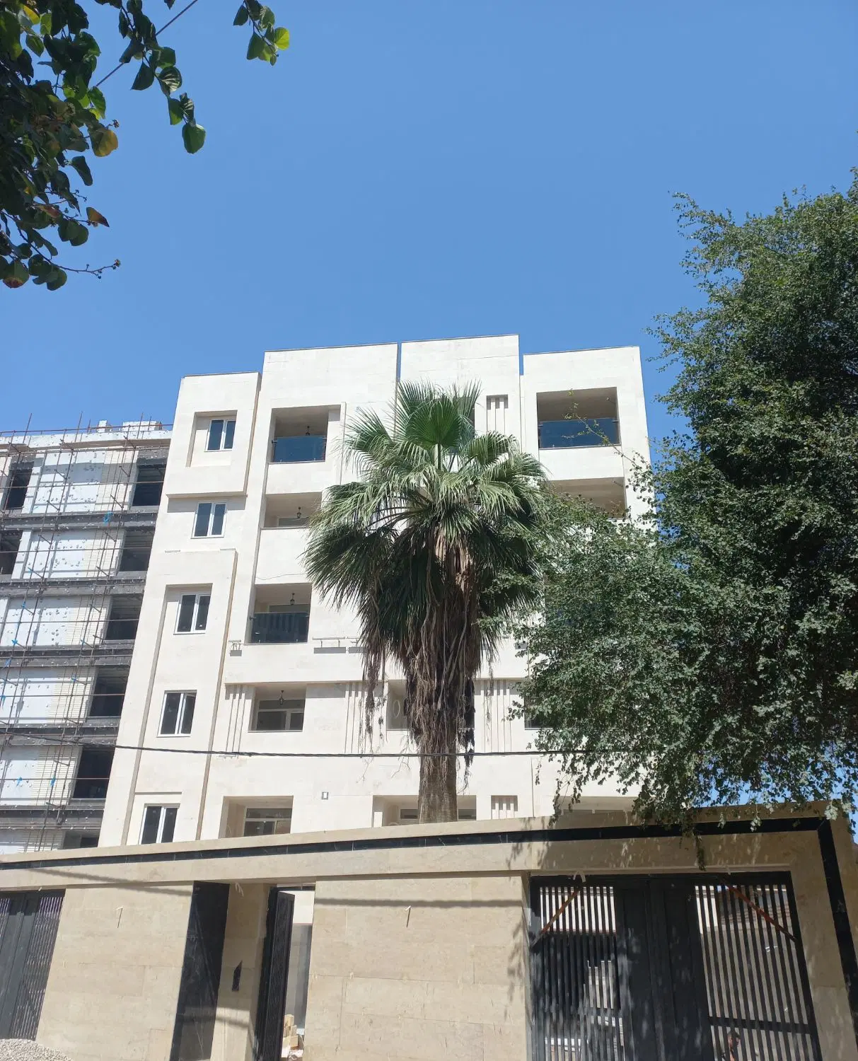 فروش آپارتمان ۱۳۰ متری