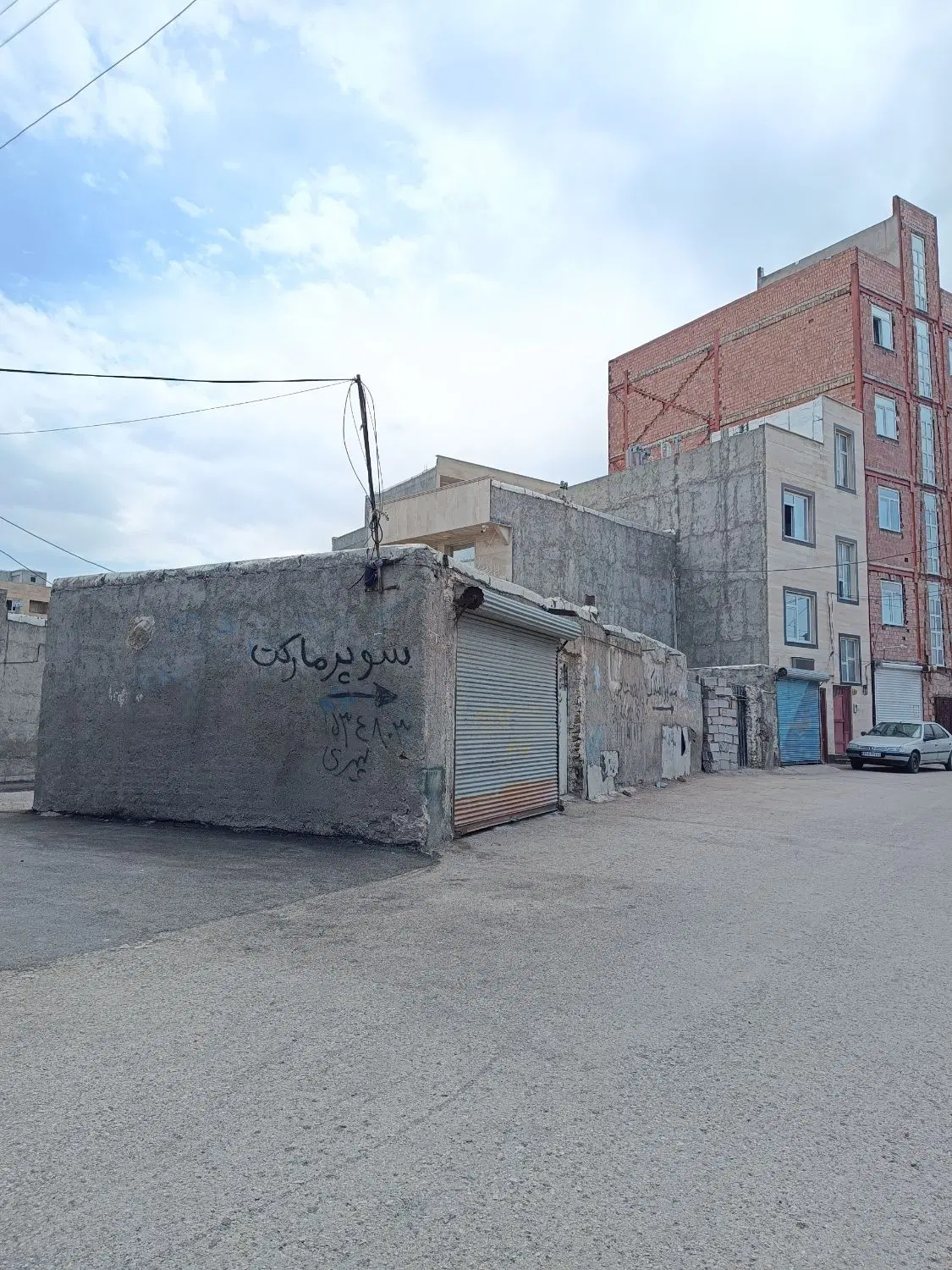 فروش خانه ویلایی کلنگی به همراه مغازه