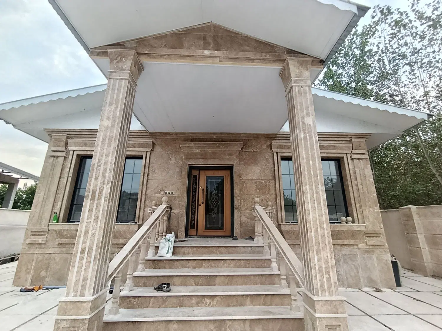 ویلاشخصی ساز   ۵۵۰متری دارای استخر