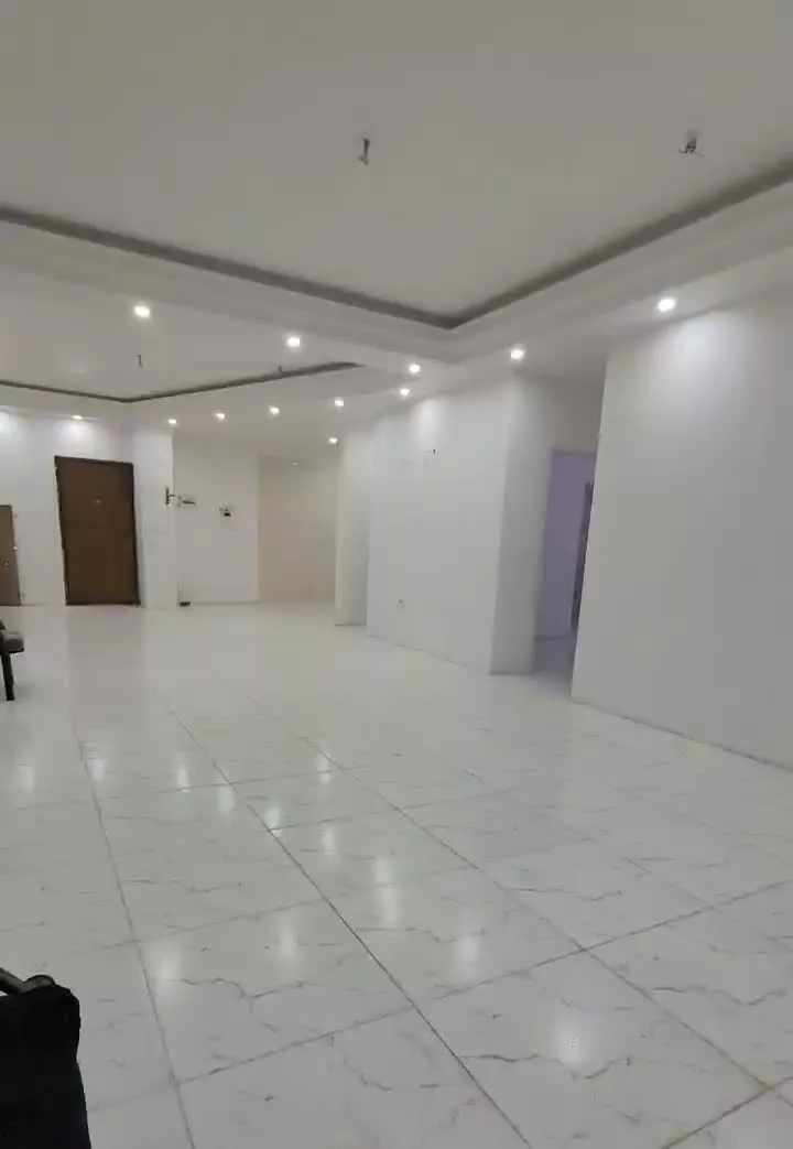 واحد۱۲۰متری خوش نقشه دارای لوکیشن خوب