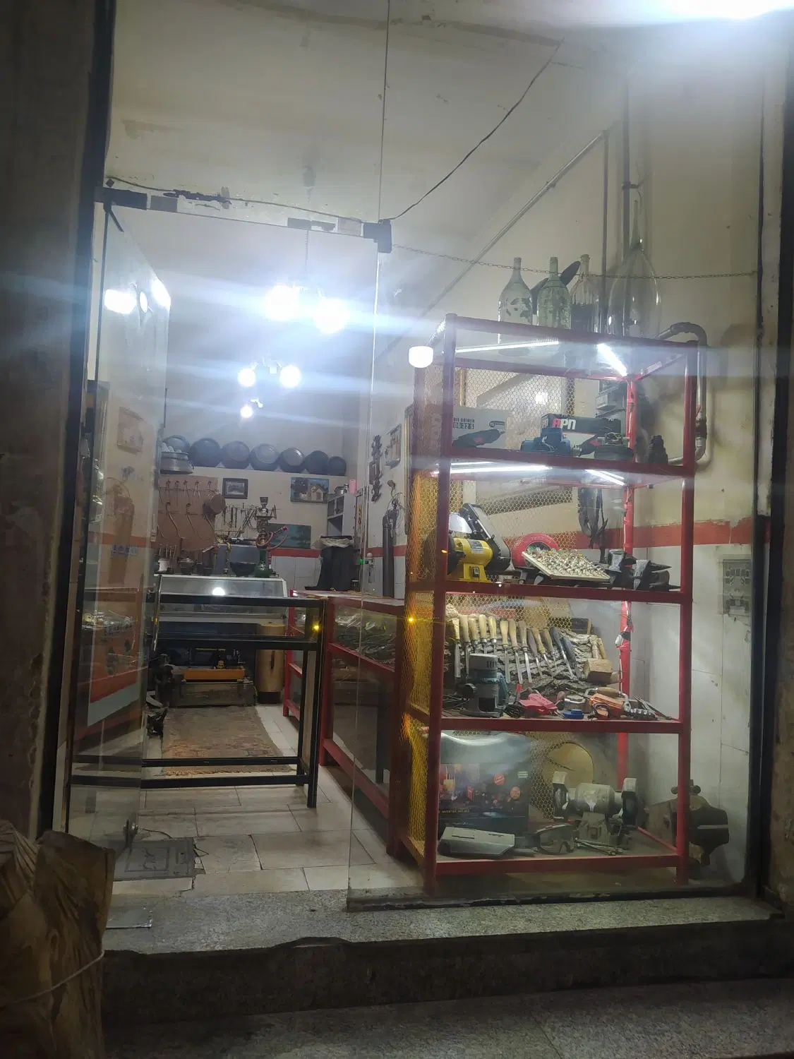 فروش مغازه تجاری بر خیابان اصلی