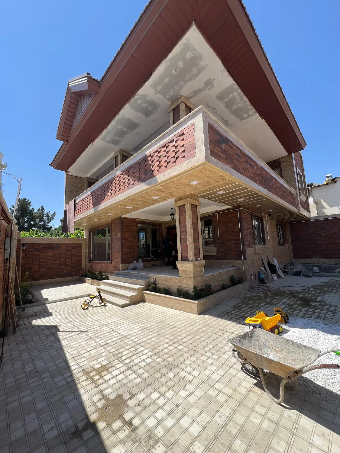 خانه ویلایی بر جاده دومین قطعه جاده سلماس ( عمارت