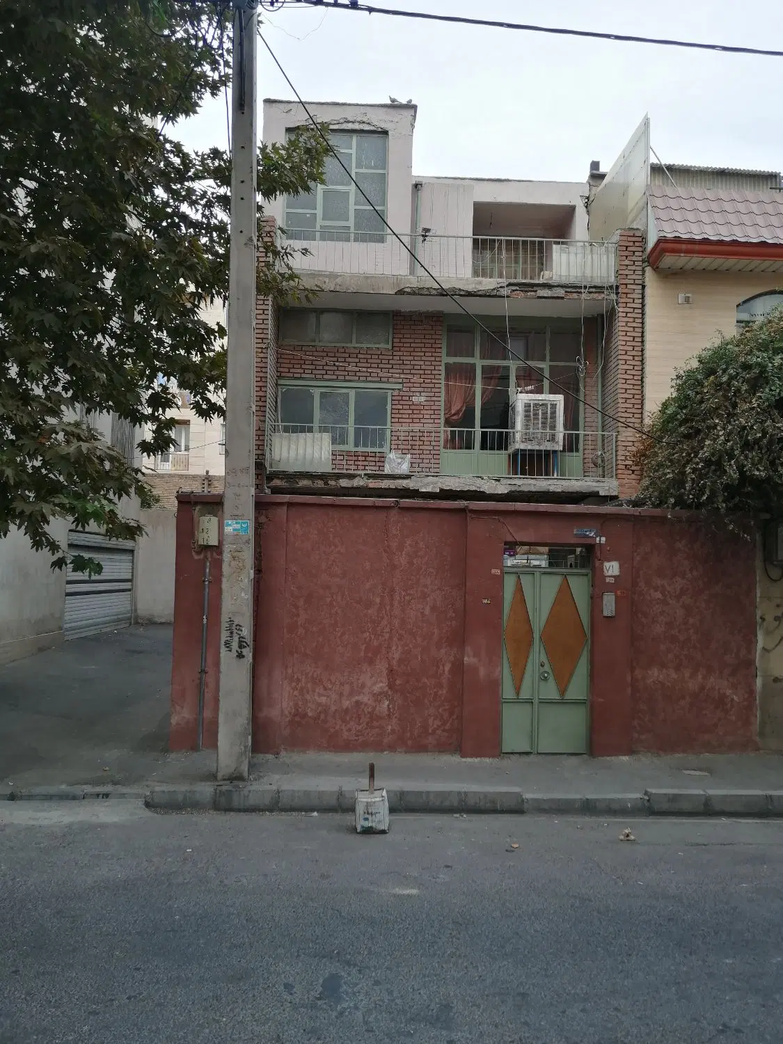 خانه کلنگی فلکه اول خزانه