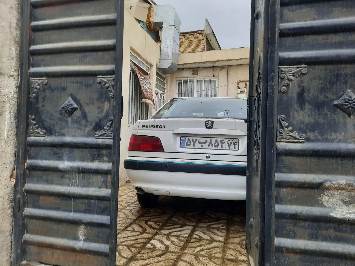خانه فروشی(دربست(شاهنامه(اواسط کوچه(ملکی
