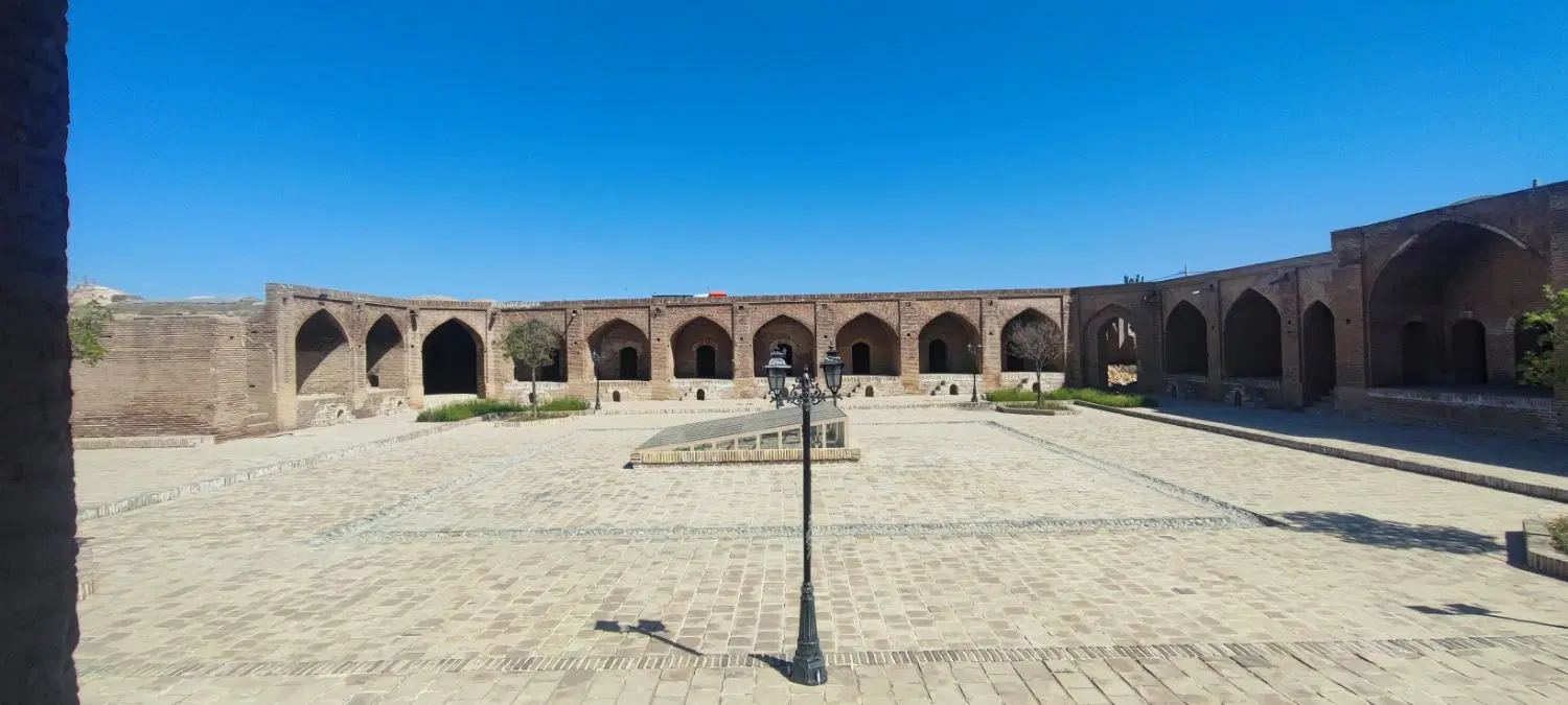 مغازه نبش آزاده ۲۸