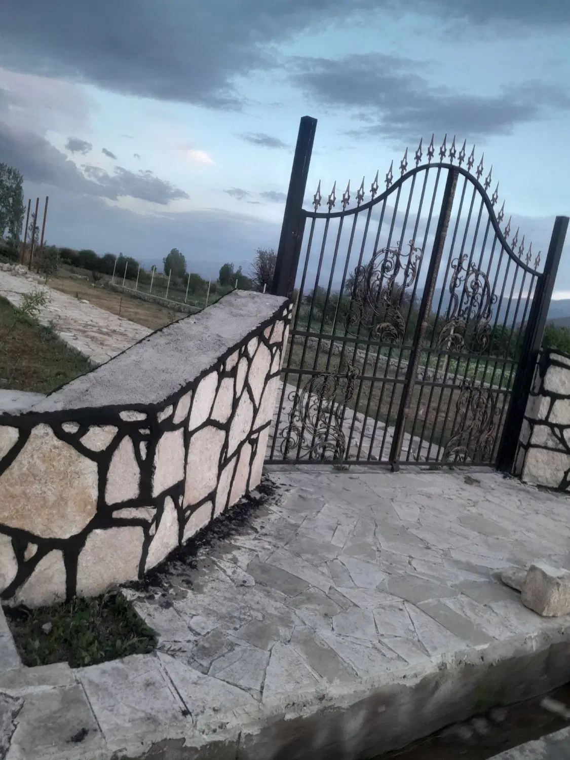 باغ ۱۲۰۰ متر در روستای رند