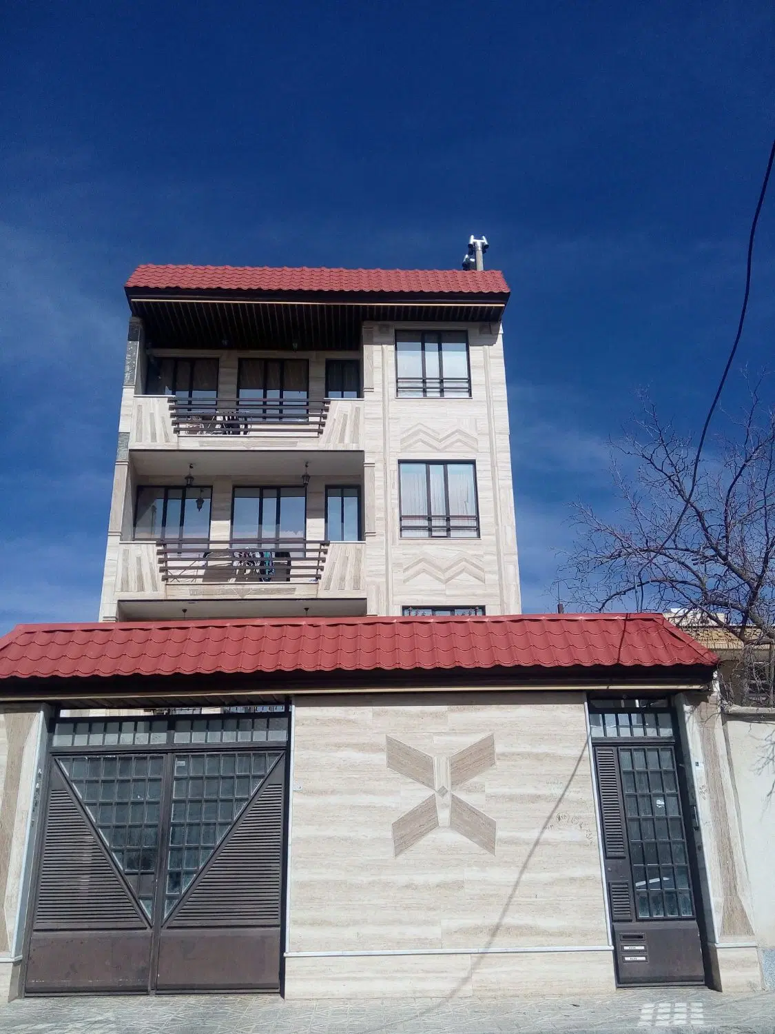 خانه ویلایی ۳ طبقه شمالی ۳۲ متری مطهری