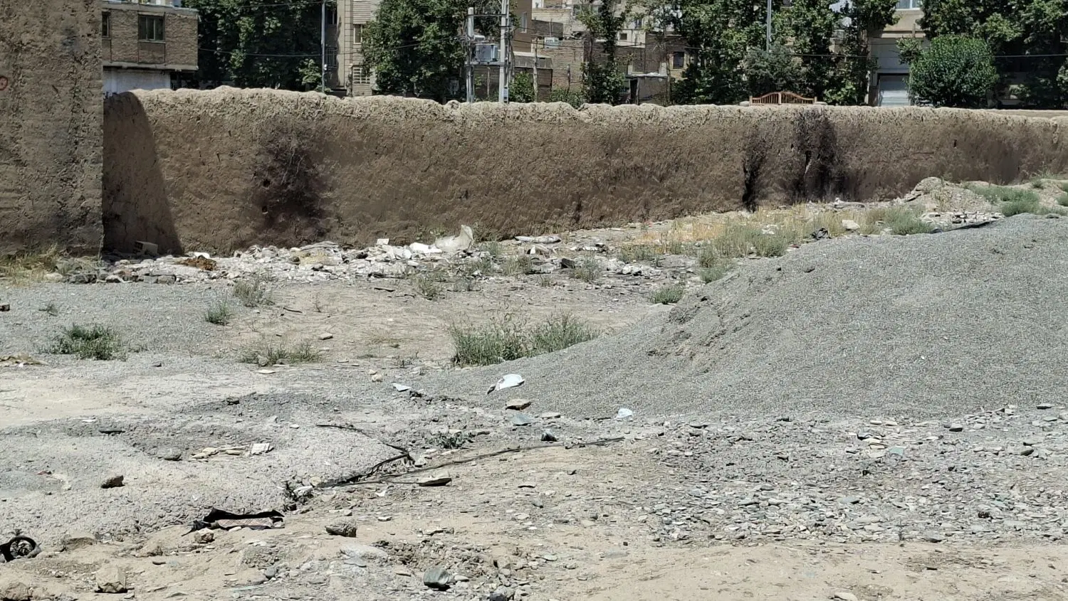زمین ۲۰۰ متری