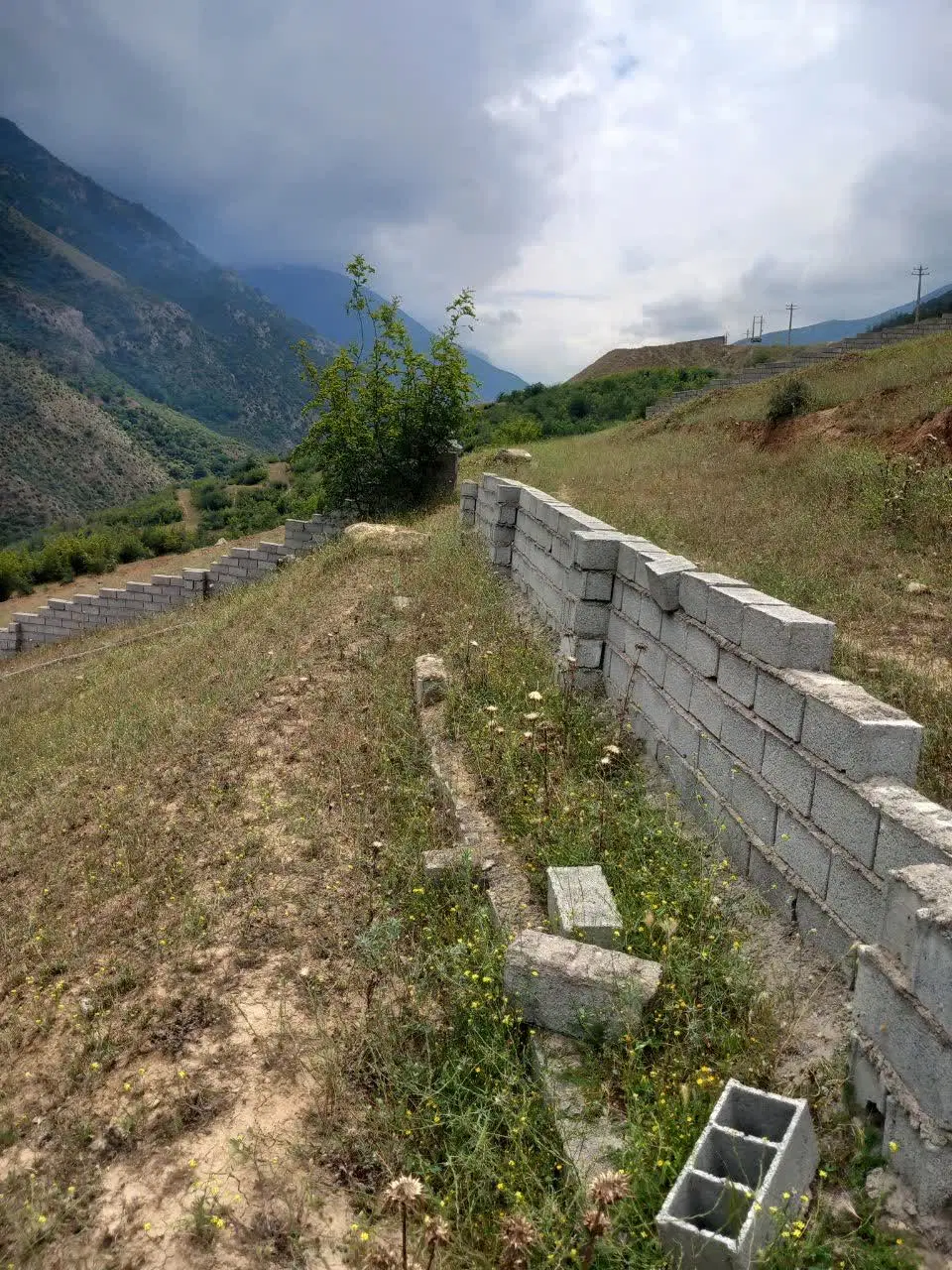 1388متر زمین ،2 کیلومتر مانده به مرزن آباد