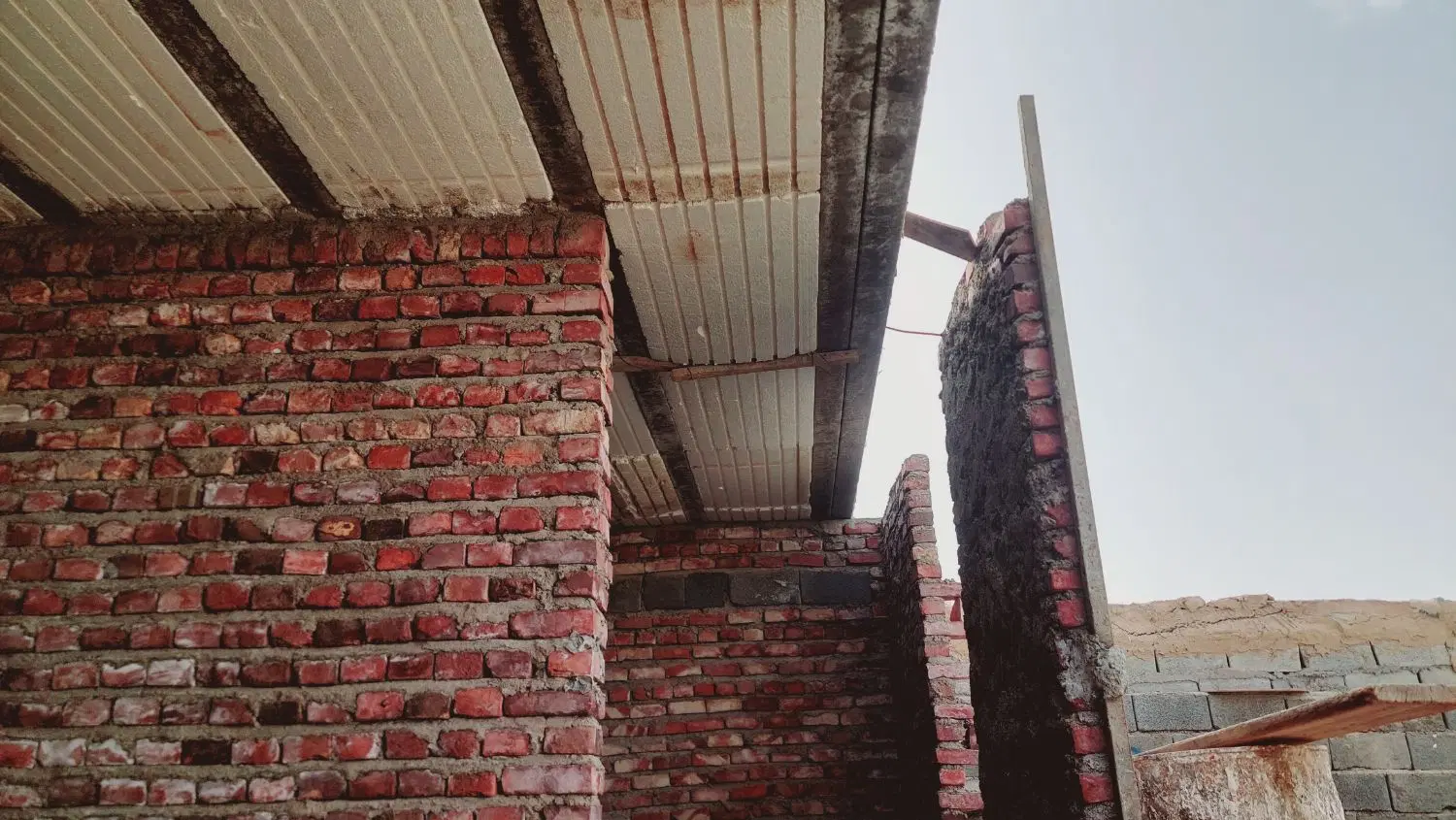 خونه نیمه کاره