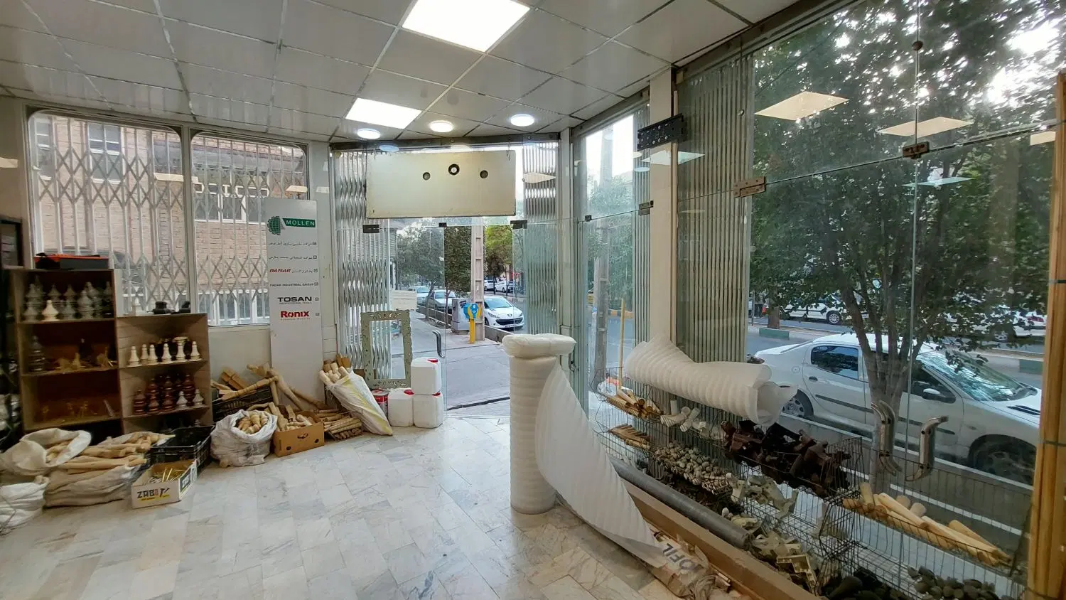 فروش خانه مسکونی و مغازه تجاری ۲ نبش