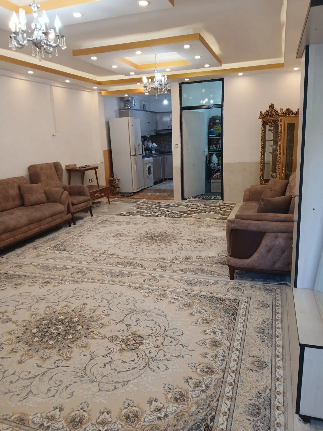 یک باب خونه در فلکه پمپاژ حکیم نظامی بفروش میرسد