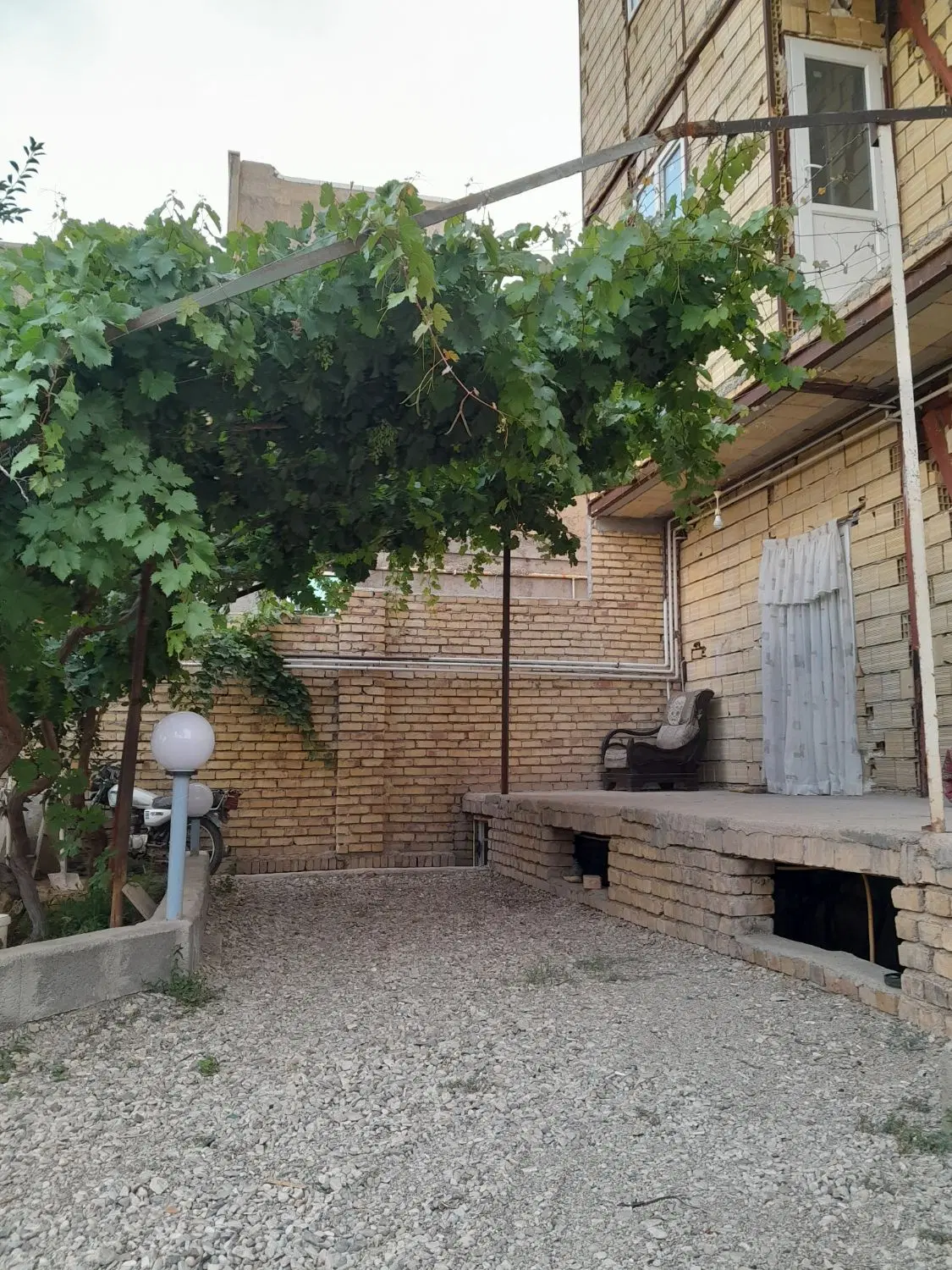 یک باب ملک شمالی در استان قزوین تاکستان