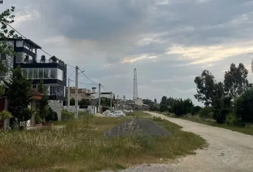 زمین  دریا ساحل گهرباران