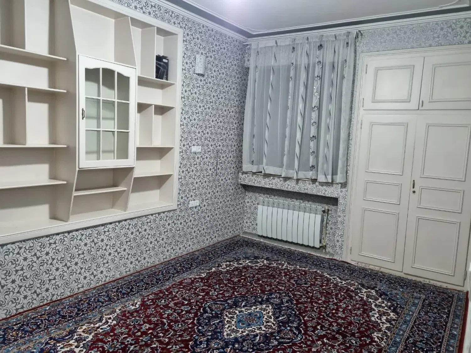 ۱۵۰ متر   ۳ خواب   طبقه اول  بدون مالک