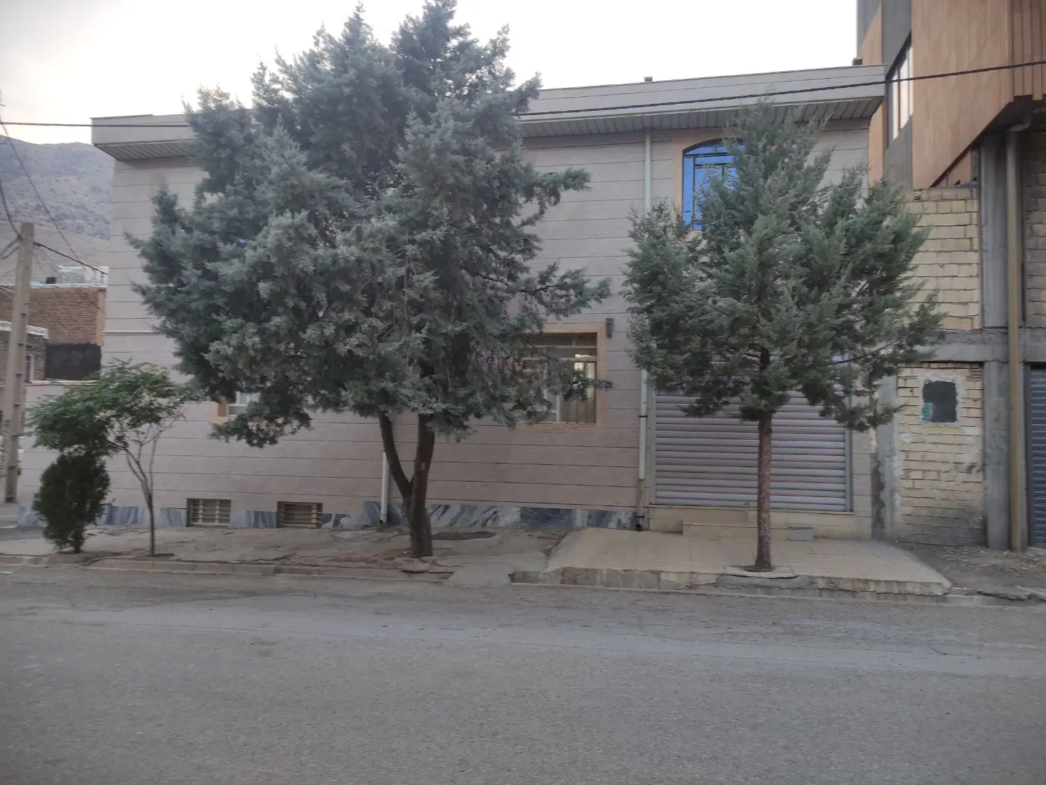 جهادگران دو طبقه بر خیابان طوبی  تجاری مسکونی
