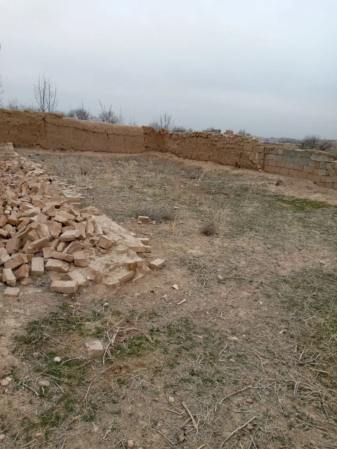 زمین ۱۴۰ متری قولنامه‌ای