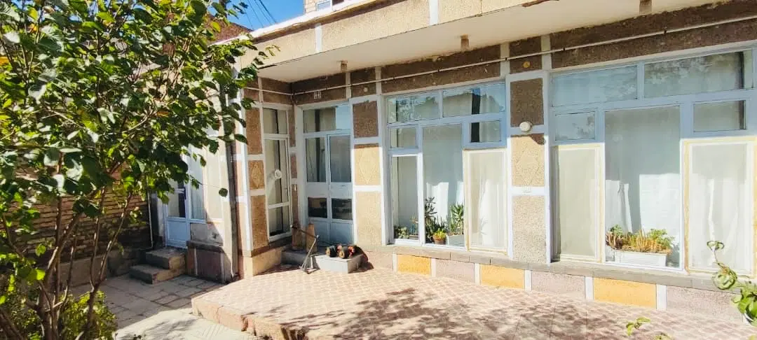 خانه باغ ویلایی زیبا درمرکزشهر