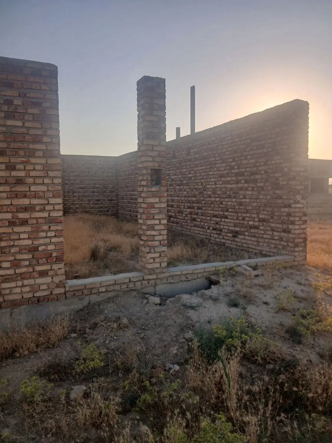 زمین نیمه کاره در ولنده کوبانی