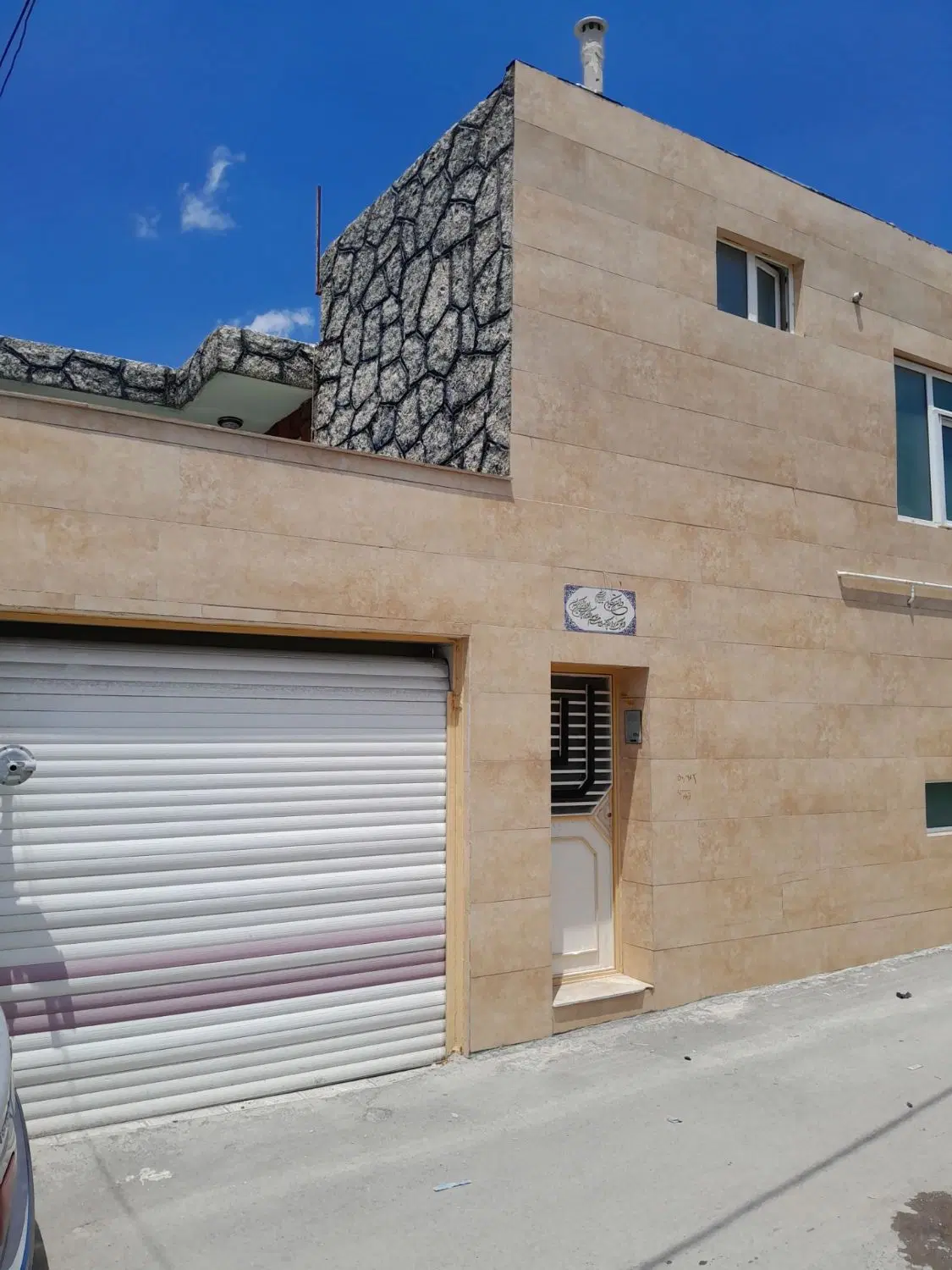 حیاط ۲ طبقه ، رواسان